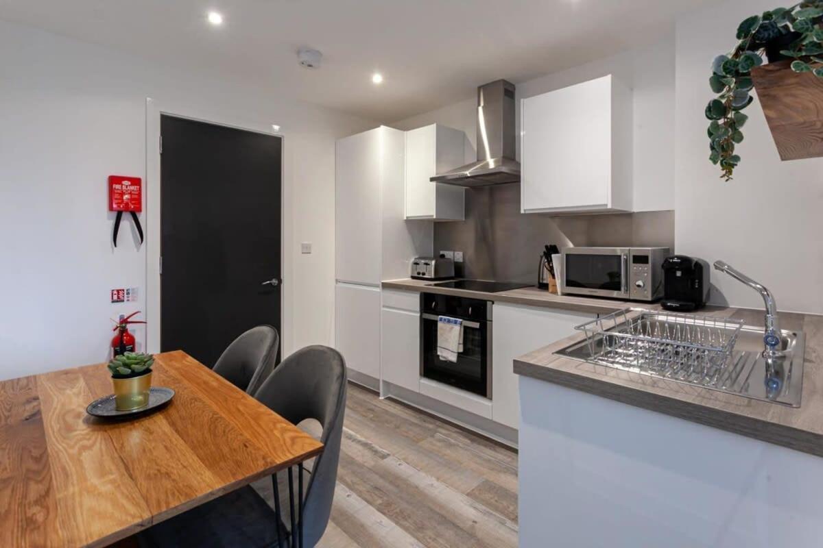 Superb 2 Bed Flat 5Min To Old Trafford Stadium Manchester Ngoại thất bức ảnh
