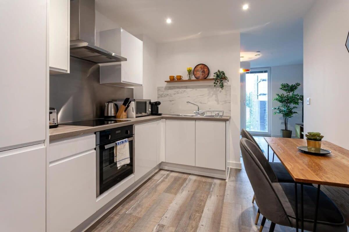 Superb 2 Bed Flat 5Min To Old Trafford Stadium Manchester Ngoại thất bức ảnh